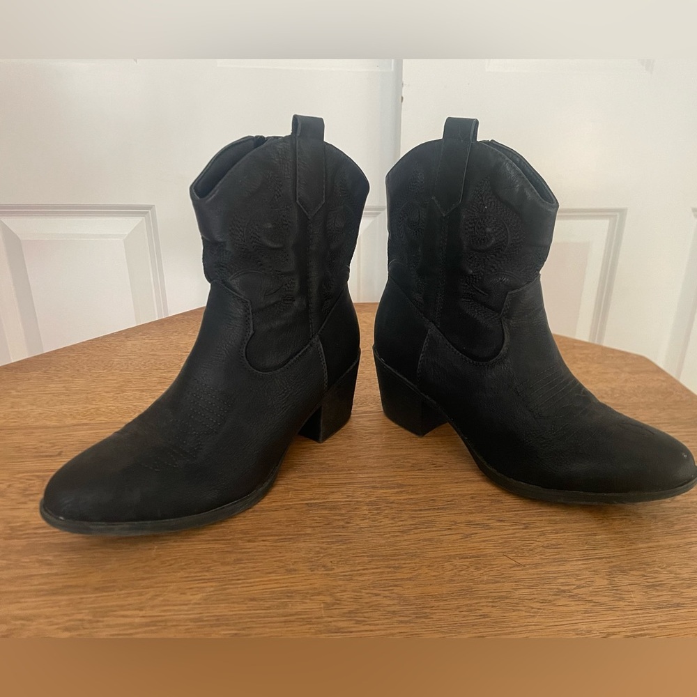 Global Win Black Ankle Cowboy Boots Size 7